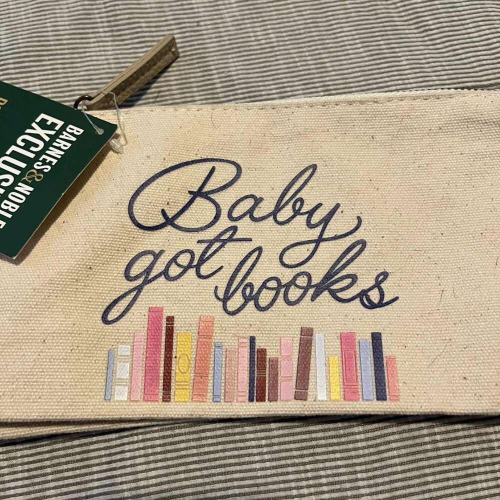Barnes & Noble 'Baby Got Books' pouch - Picture 2 of 3